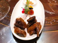 吊烧乳鸽-皇冠明珠鱼翅楼(水上公园店)
