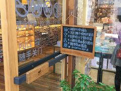 -猫的天空之城概念书店(杭州南宋御街店)