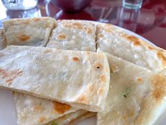 葱花饼-北京龙庆四季香农家饭庄·灶台鱼·碳烤虹鳟鱼(龙庆峡店)