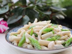 青椒炒海菇-晶渔坊·海鲜私房菜(东夷小镇店)