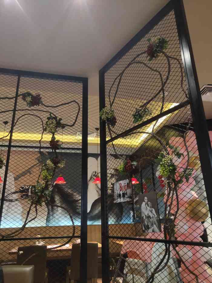 茉莉餐厅(蚌山万达店)-"经常去的,有会员卡,这次团了个券,服务有.