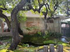 -Chom Cafe and Restaurant