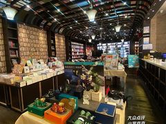 -钟书阁(松江泰晤士小镇店)