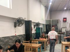 大堂-雷祖芳老妈蹄花店