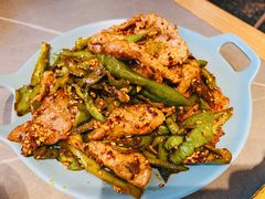 干辣椒炒牛肉-金龙烧烤·牛肉面(西塔店)