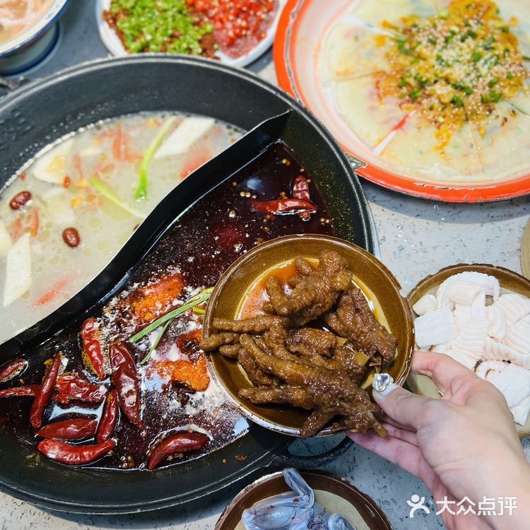 火爆魔都的网红火锅—鸿姐老火锅