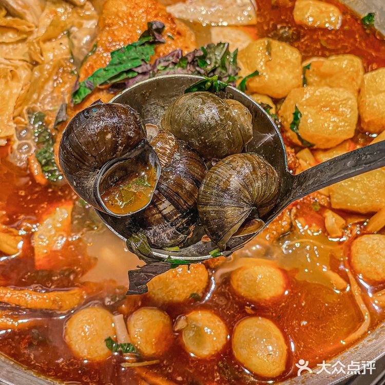 总要来广州吃一次ong菜加满的螺蛳粉鸭脚煲吧‼️