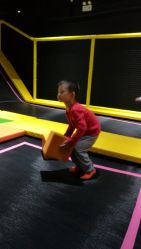 -蹦蹦跳跳(新奥购物中心店)