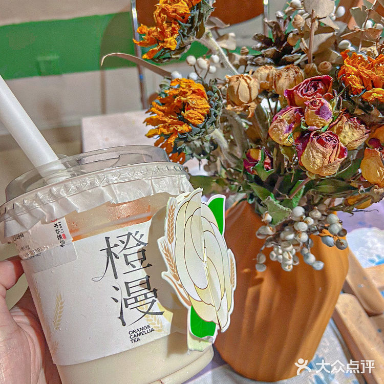 书亦烧仙草开挂了？橙漫山茶花奶茶巨好喝