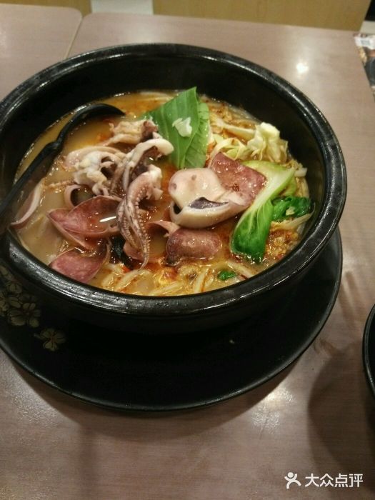 灵芝妹子海鲜米线(奥林匹克购物广场店)-麻辣鱿鱼米线图片-大连美食-