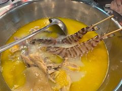 -鲜入围煮花胶鸡海鲜火锅