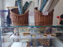 面包甜点陈列柜-老梦面包 CHEZMOREL(三源里店)