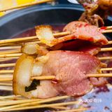 这家三圣乡的华阳串根香人也多了起来，大家都热衷于吃串串
