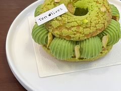 开心果树莓泡芙-Ten Olives甜点