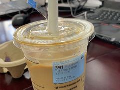 陨石生椰拿铁-瑞幸咖啡(岳家嘴地铁站店)