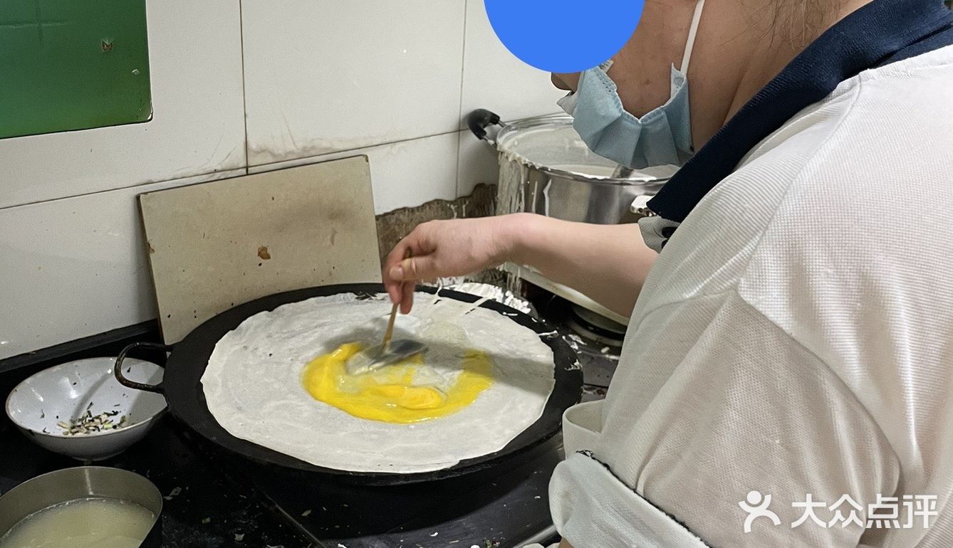 巷子里的鸡蛋饼摊