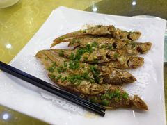 香炸凤尾鱼-蠔门宴海鲜城·阳江特色菜