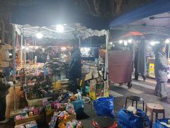 -吴山路夜市