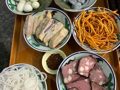 -刘姐啤酒鱼民族演艺餐厅(西街总店)