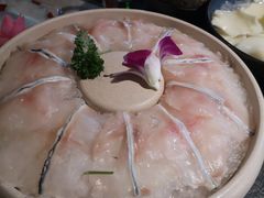 -老牌坊云南鱼豆花火锅(哈西万达店)