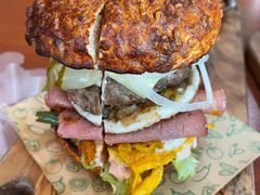 双蛋指椒牛肉汉堡-魏斯理汉堡(西安沣东吾悦店)