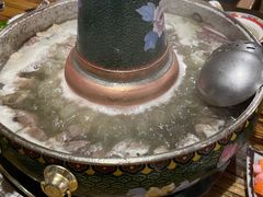 -毛辣果·贵州红酸汤牛肉火锅(西单店)