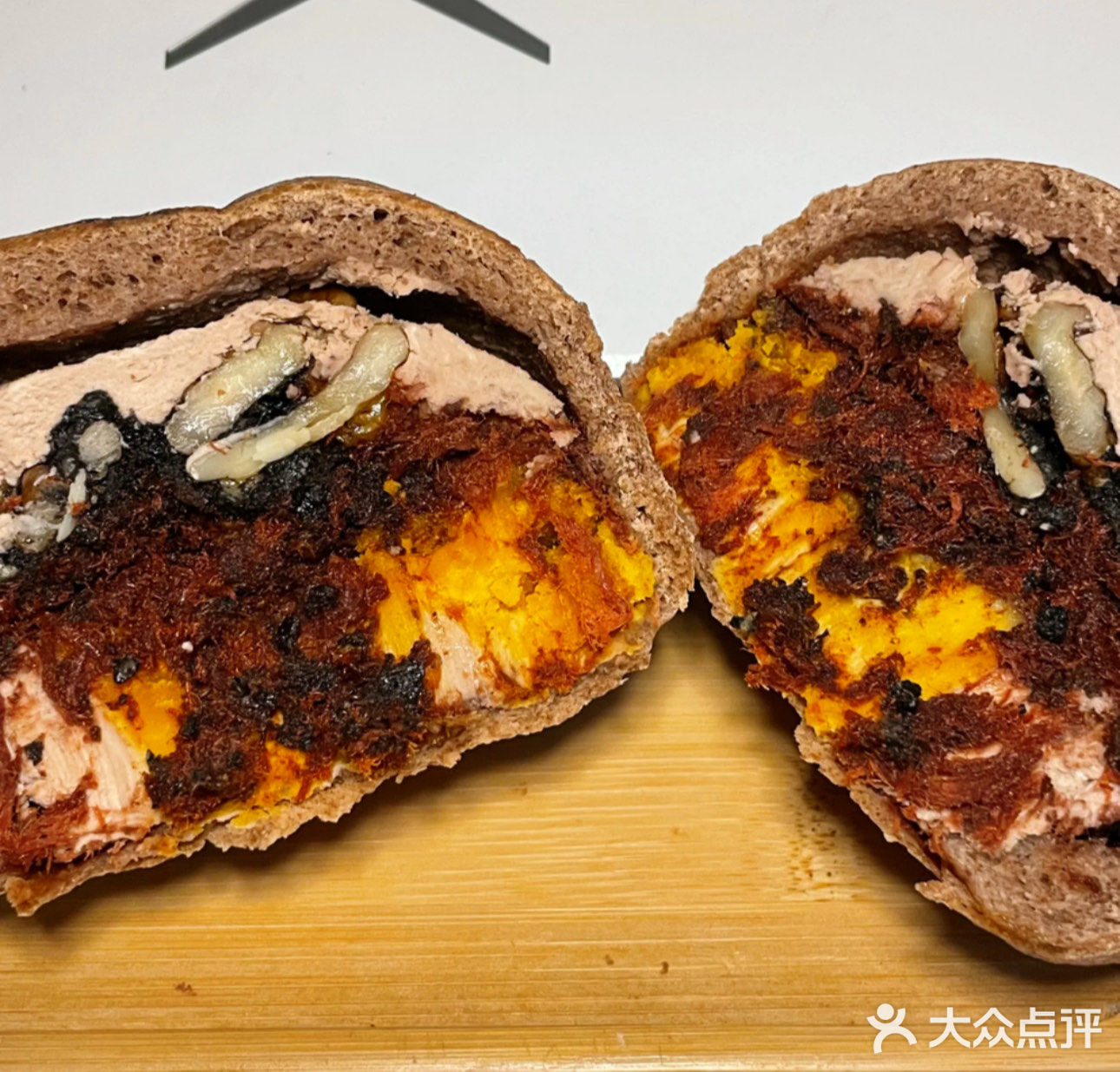 黑芝麻核桃 咸蛋黄 可可奶酪 肉松欧包