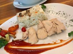 -Chom Cafe and Restaurant
