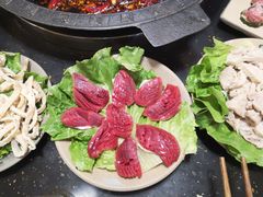 -茅草房·河畔园林火锅