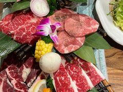 黑牛六拼-明洞阿姨·韩式酱蟹烤肉·创意料理(三元桥店)