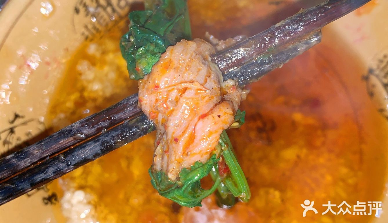 被资深吃货带来吃的一家藏在塔坪老居民楼下的串串店🍢[吐]