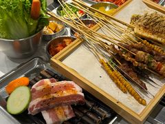 -山野的朋友露营炭火烤肉