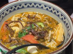 -蒙自源米线大王(东站店)