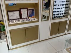 -美式眼镜·授权蔡司.依视路.尼康.豪雅.明月(人民广场店)