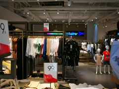 店内环境-URBAN REVIVO(北京斯普瑞斯奥特莱斯店)