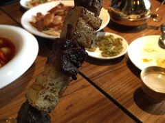 香烤牛舌-阿里家·新疆烤肉酒場 by MIG