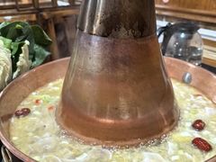 -果松木炭酸菜铜火锅·外婆参鸡汤