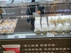 面包甜点陈列柜-红宝石·鲜奶小方·海派西点房(莘庄龙之梦店)