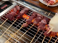 -哈尔滨小酒馆·鲜肉现穿自助烧烤(康新花园店)