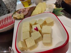 -洪氏嗨捞·广东猪肚鸡·椰子鸡火锅(西咸万象城店)