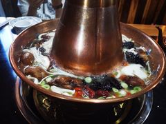 -果松木炭酸菜铜火锅·外婆参鸡汤