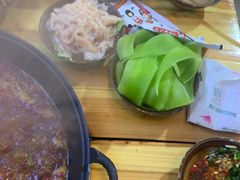 -黄潇洒老火锅(九眼桥宏济巷店)