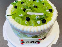 小青提蛋糕-玲婧胡同·生日蛋糕·餐厅(嘉里城店)