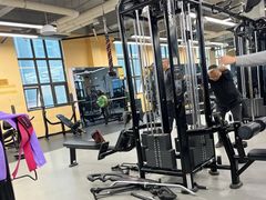 -岩顶健身(玄武店)