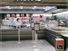 面包甜点陈列柜-PAOPAO Bakery&Café(港汇店)