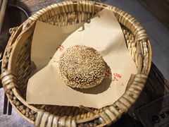 芝麻烧饼-魁盛居百年鲁菜馆(县西巷店)