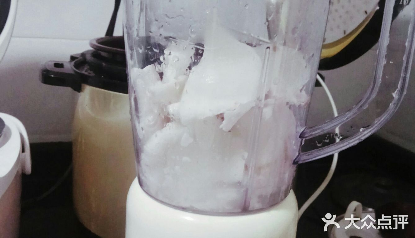 早餐来一杯椰子汁，椰子的清香回味无穷