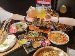 -何师烧烤·香辣蟹·川菜·30年老品牌(太古里旗舰店)