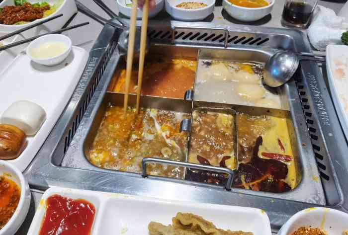 海底捞火锅(城西银泰店)-"最近杭州进入了梅雨季节 每天呼吸着闷热的.