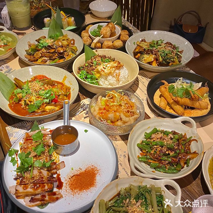听说是广州火到排不上队的泰料开过来东莞